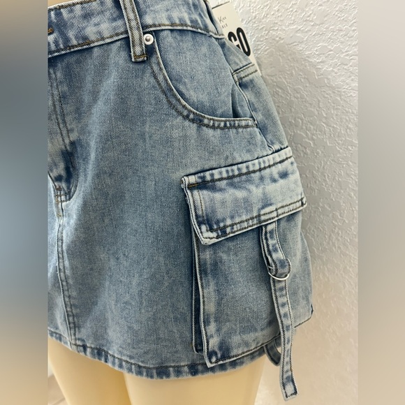 Orange Kiss Essentials Denim Cargo Mini Skirt with Side Pockets Size Large - Picture 2 of 5